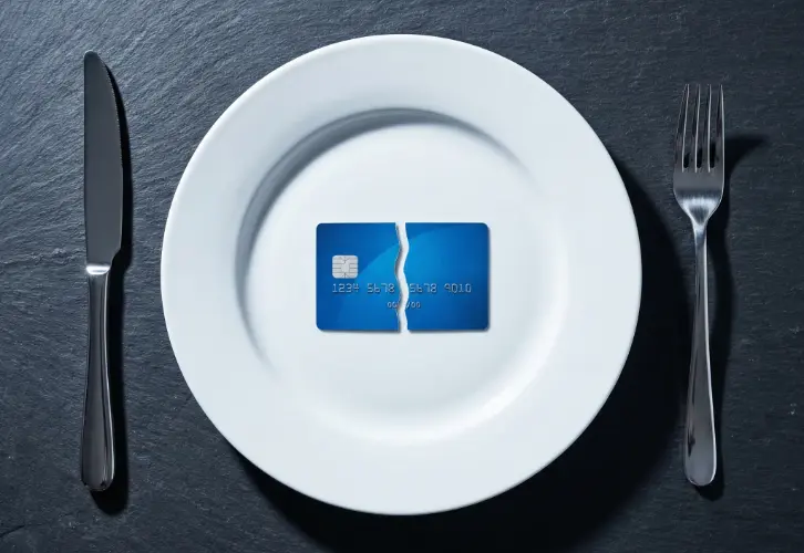 Chef Julian slicing ingredients on Yooje board